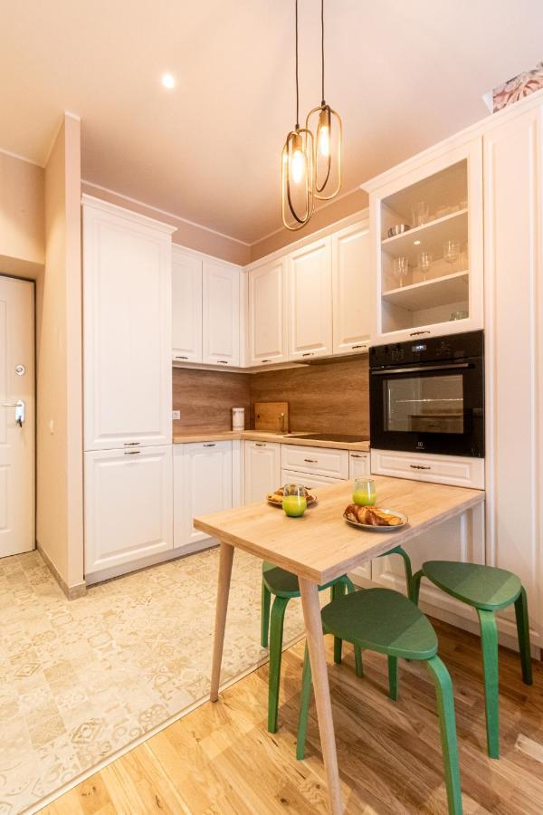 בראשוב Black Gate - Quiet Studio In The Heart Of Old Town With Free Private Secured Parking מראה חיצוני תמונה