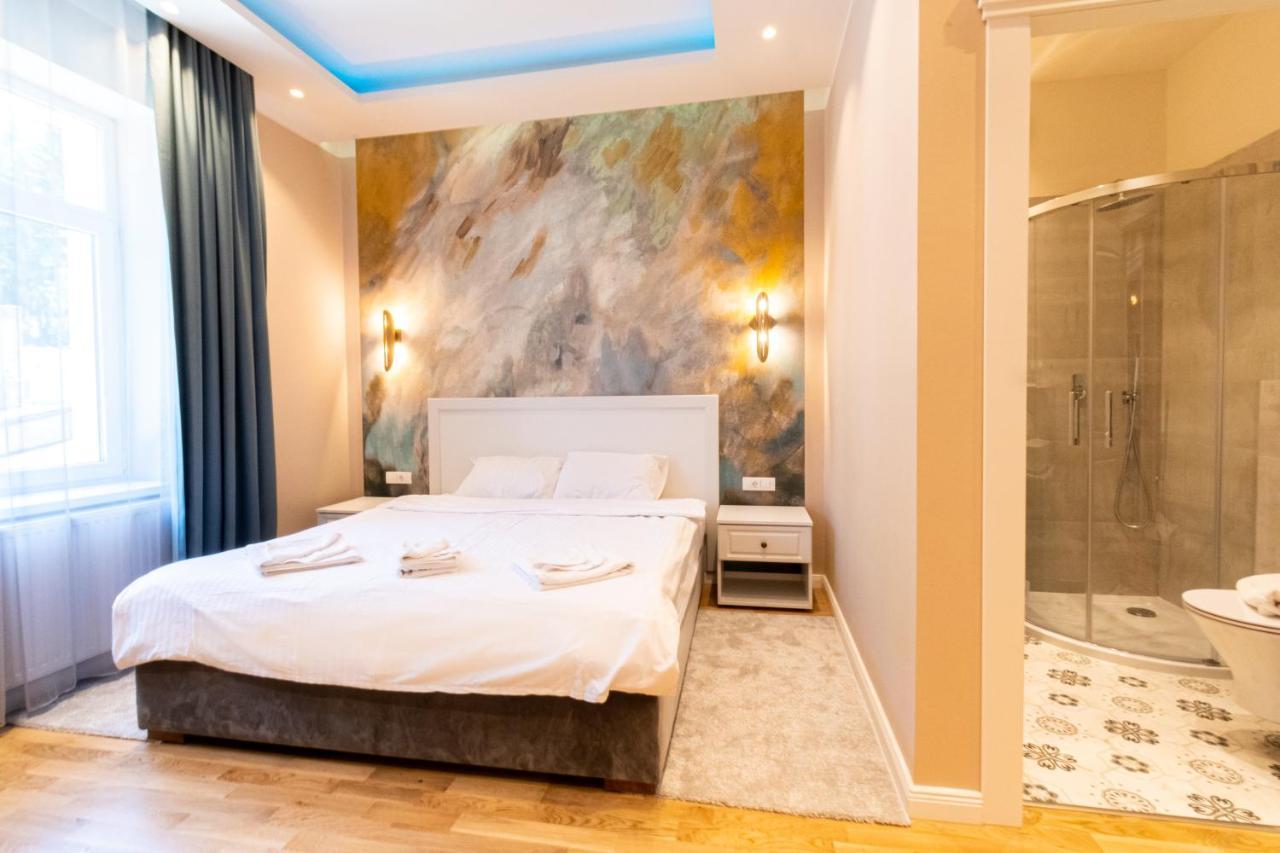 בראשוב Black Gate - Quiet Studio In The Heart Of Old Town With Free Private Secured Parking מראה חיצוני תמונה
