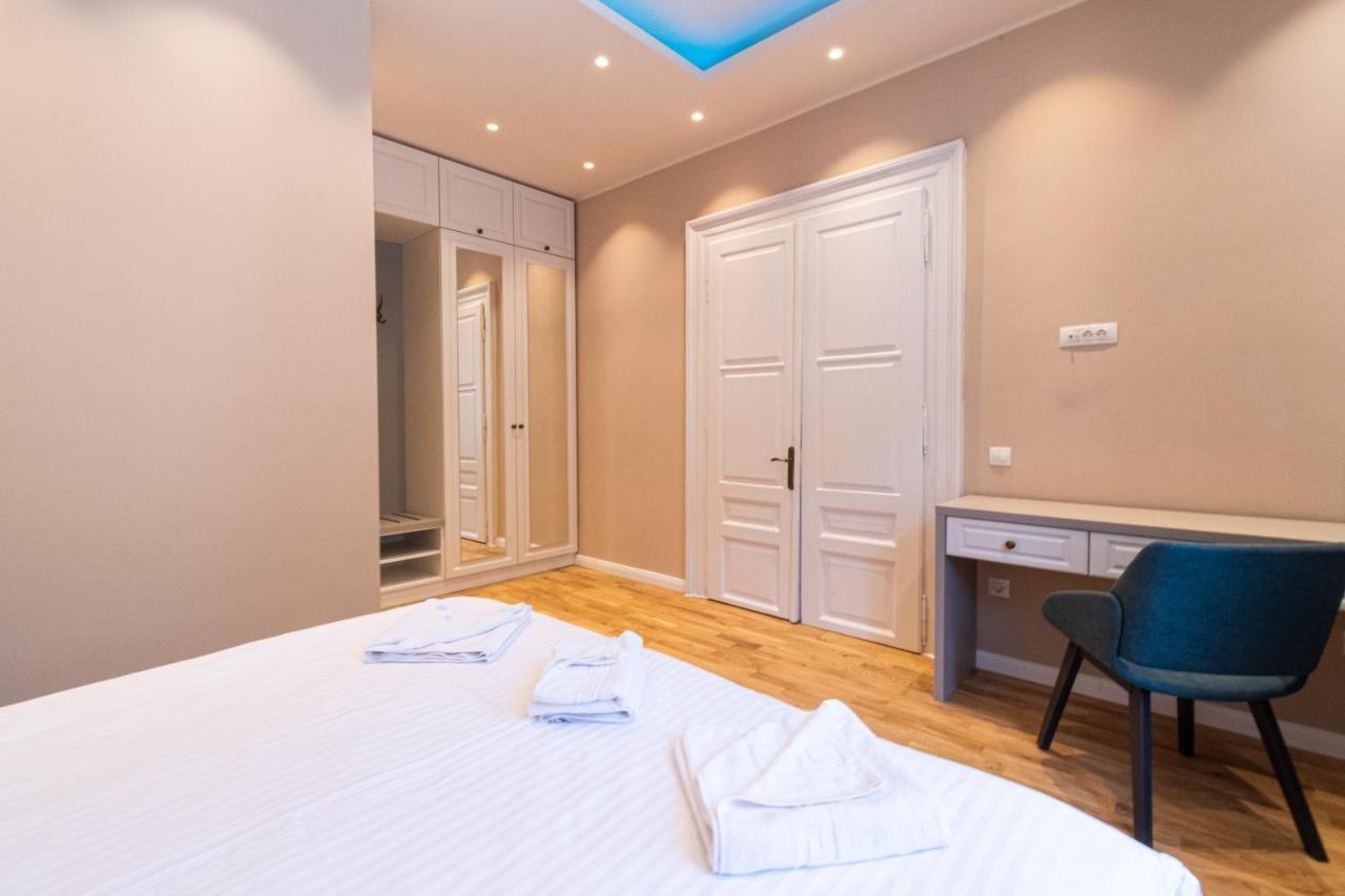 בראשוב Black Gate - Quiet Studio In The Heart Of Old Town With Free Private Secured Parking מראה חיצוני תמונה