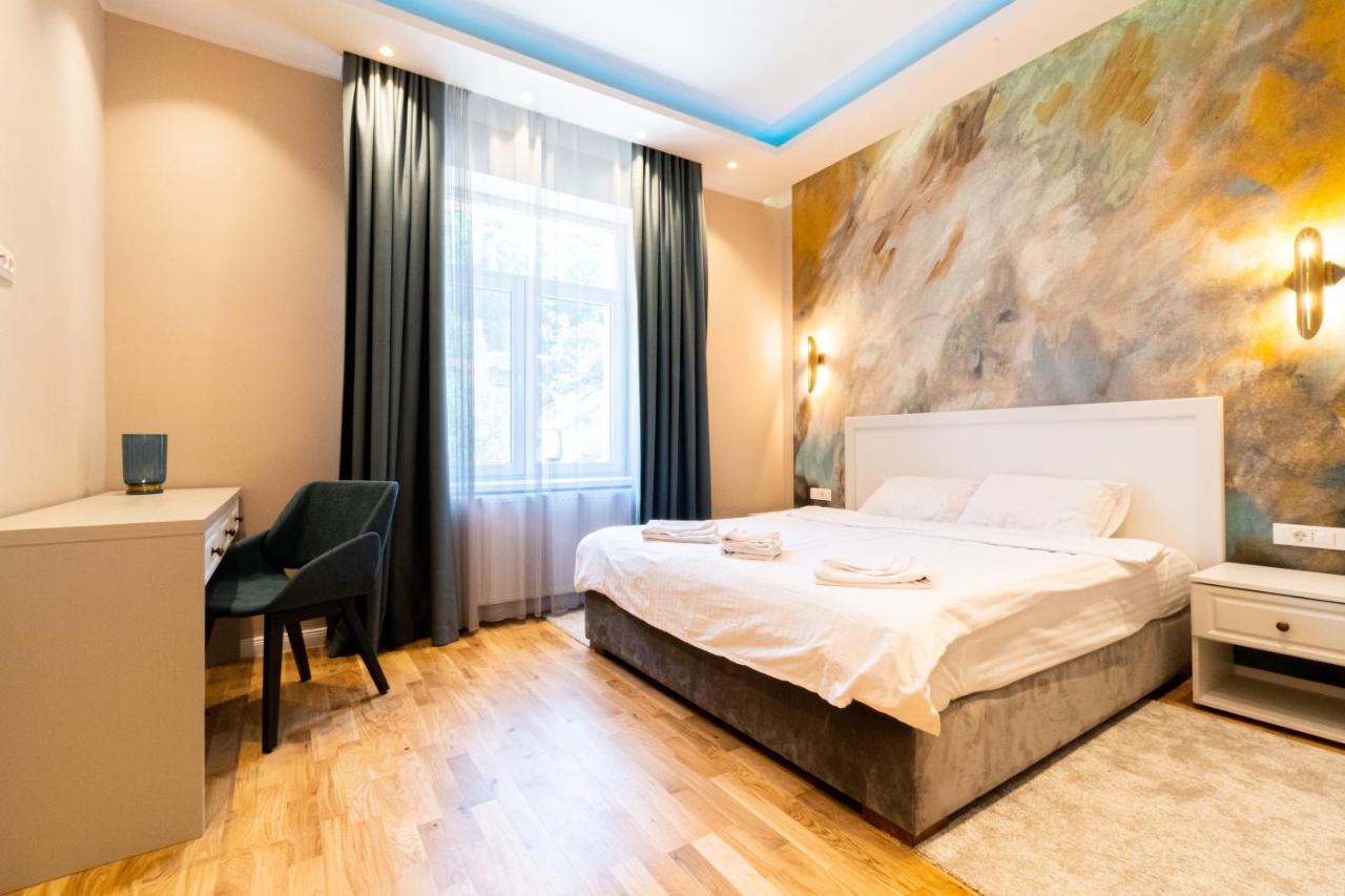 בראשוב Black Gate - Quiet Studio In The Heart Of Old Town With Free Private Secured Parking מראה חיצוני תמונה