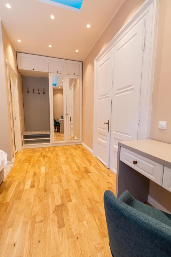 בראשוב Black Gate - Quiet Studio In The Heart Of Old Town With Free Private Secured Parking מראה חיצוני תמונה
