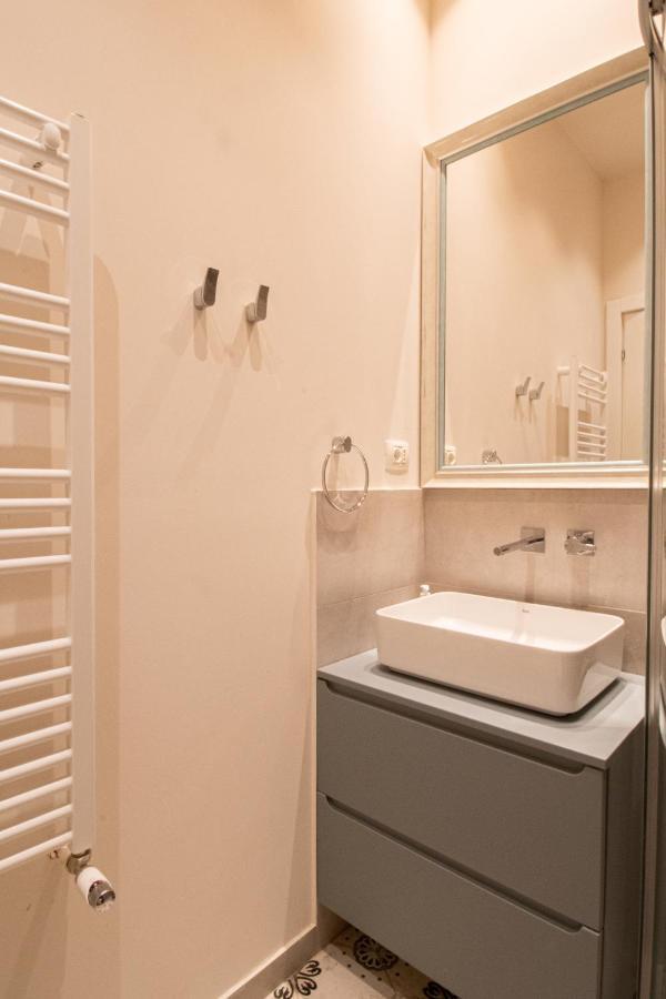 בראשוב Black Gate - Quiet Studio In The Heart Of Old Town With Free Private Secured Parking מראה חיצוני תמונה
