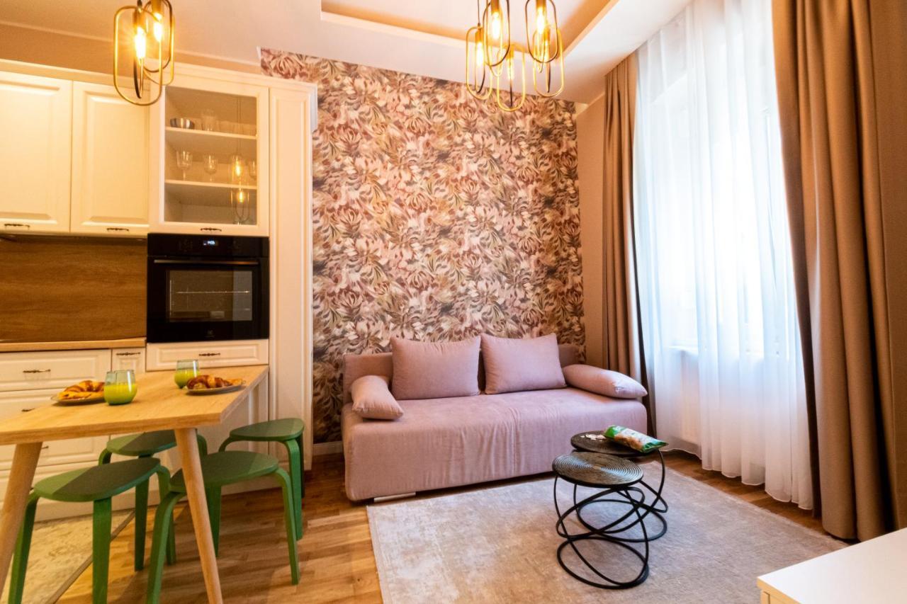 בראשוב Black Gate - Quiet Studio In The Heart Of Old Town With Free Private Secured Parking מראה חיצוני תמונה
