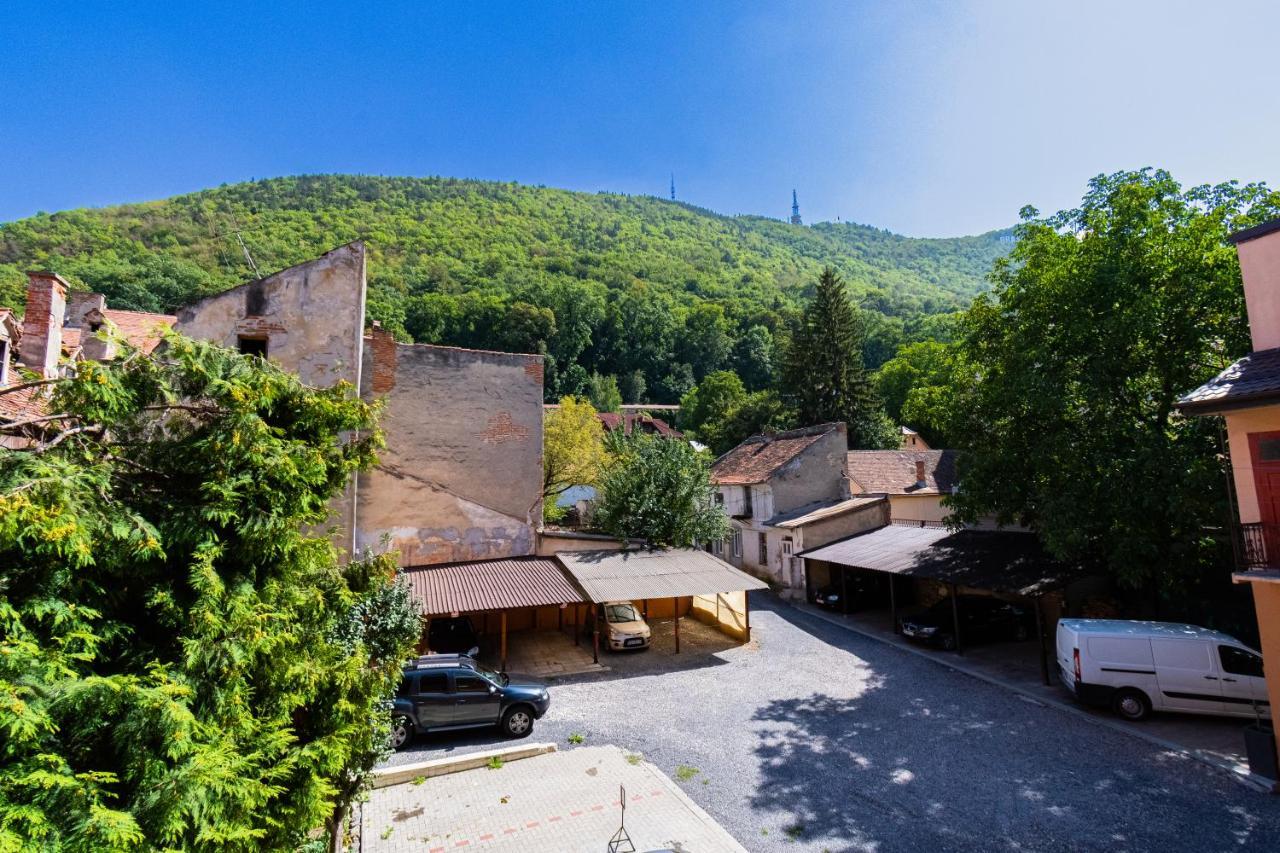 בראשוב Black Gate - Quiet Studio In The Heart Of Old Town With Free Private Secured Parking מראה חיצוני תמונה